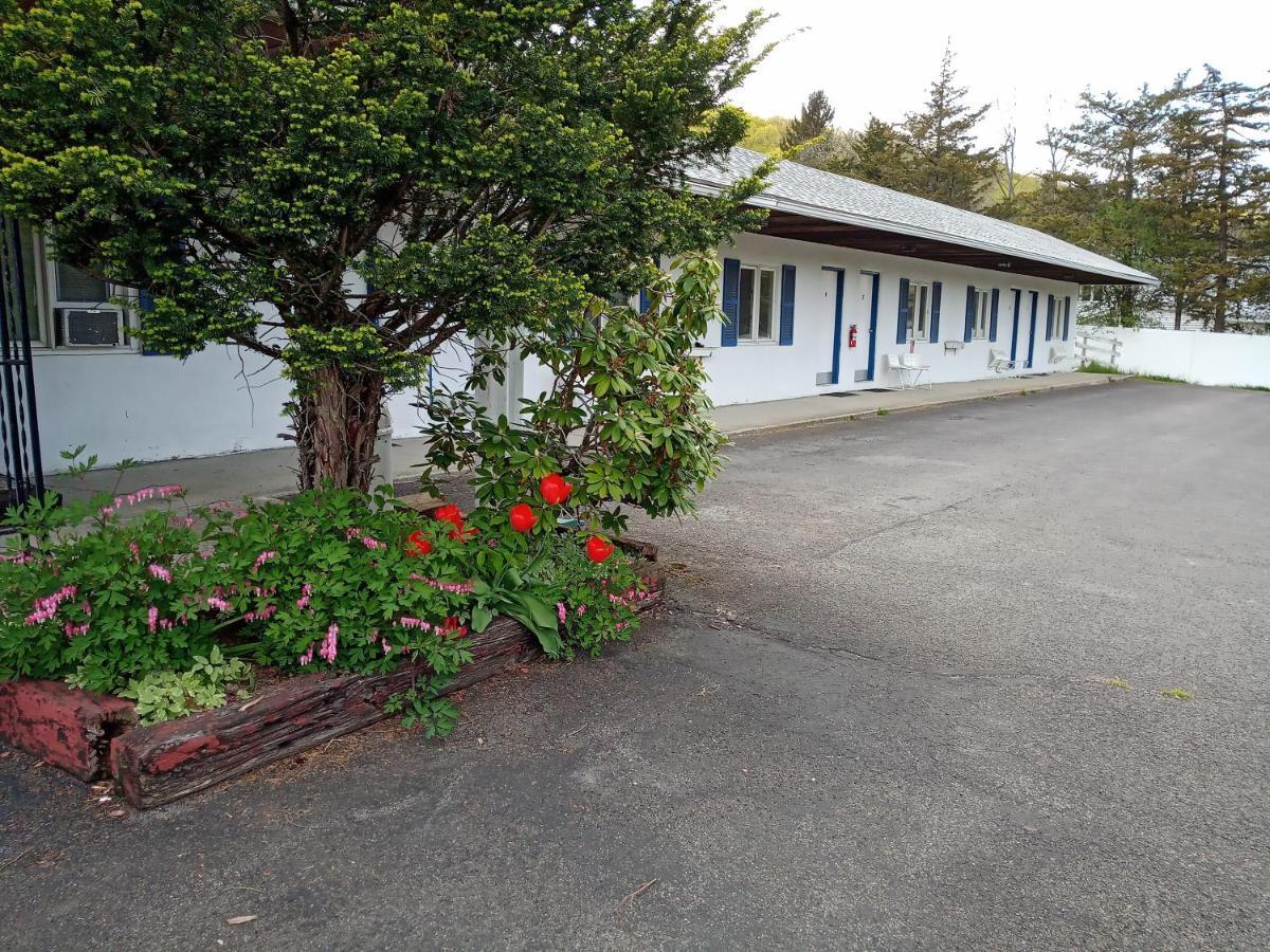 Elm Tree Motel Craryville Eksteriør billede